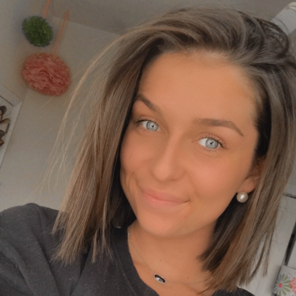 Meet your Posher, Hallie